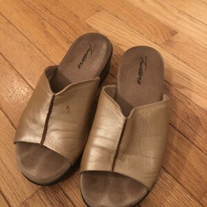 TROTTERS‎ ELLIE Slides Sandals Shoes Goldwash Leather 6W
